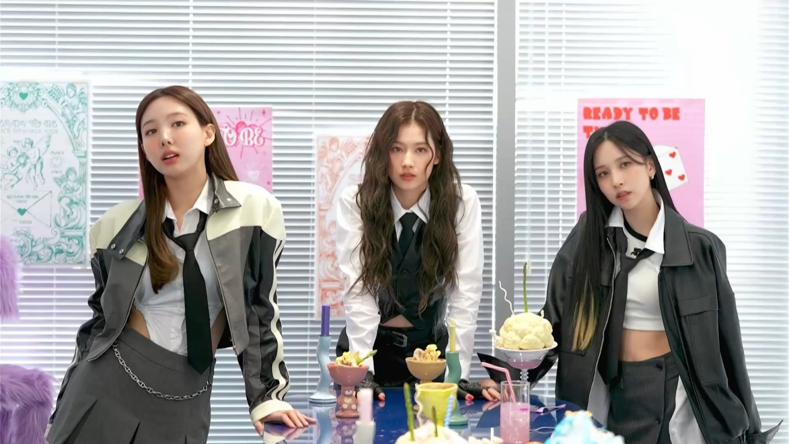 240731 - نايون ، سانا ومينا يبحثون عن شرسة