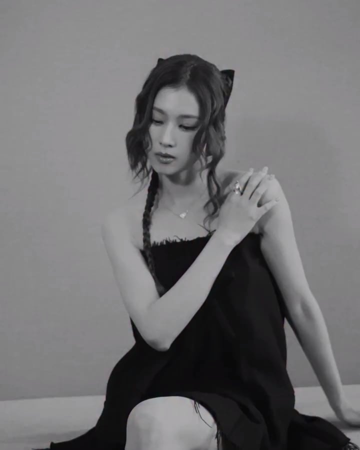 250622 Arenakorea Instagram Update - ستبدأ مجموعة Prada Menswear 2026 S/S قريبًا بنظرة سانا الطويلة