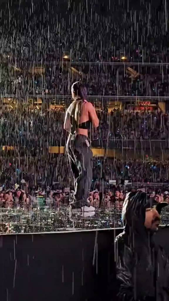 230709 Jihyo تحت المطر 💃🏽