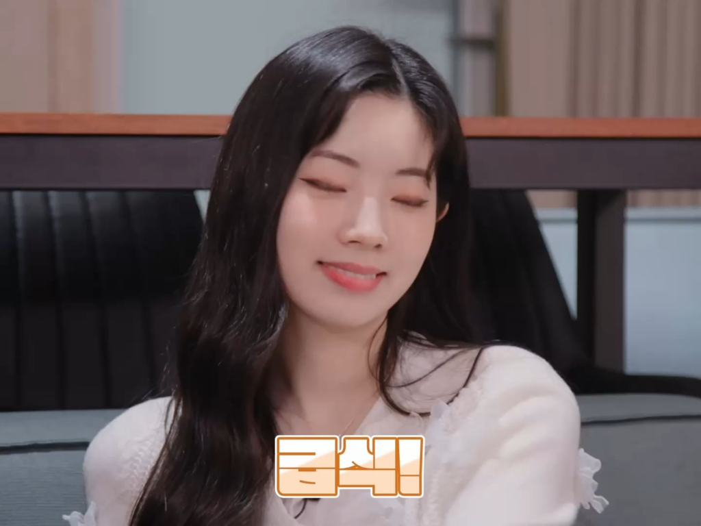 250606 - Dahyun و Chaeyoung ، 2 من 3 أعضاء نادي الوجبات المدرسية