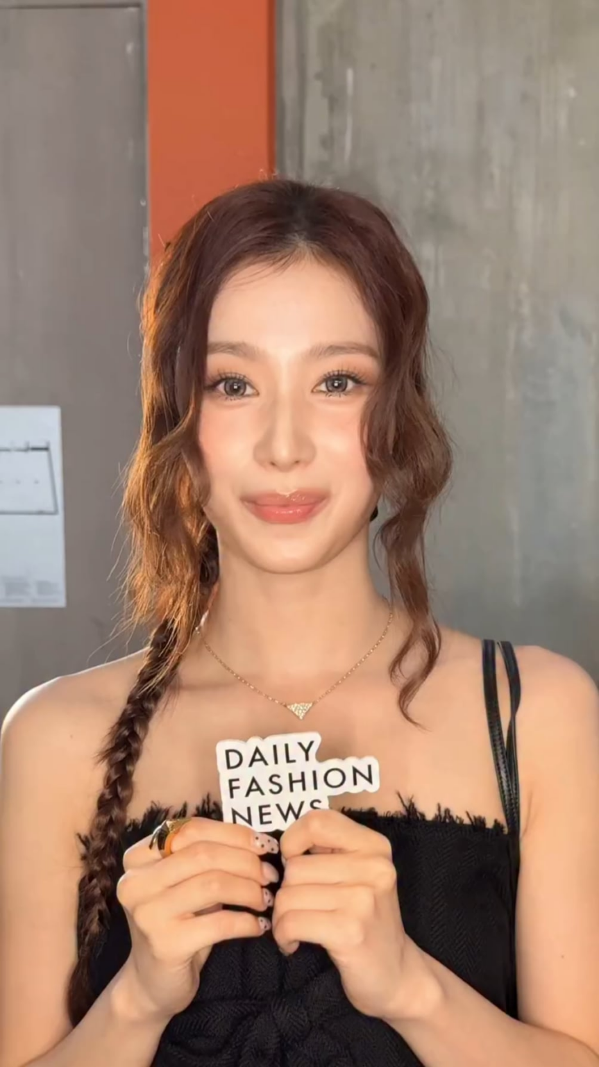 250622 Fashion News Update Instagram - إنهاء الليل مع عرض SANA's 3 Hearts🖤📍prada SS26