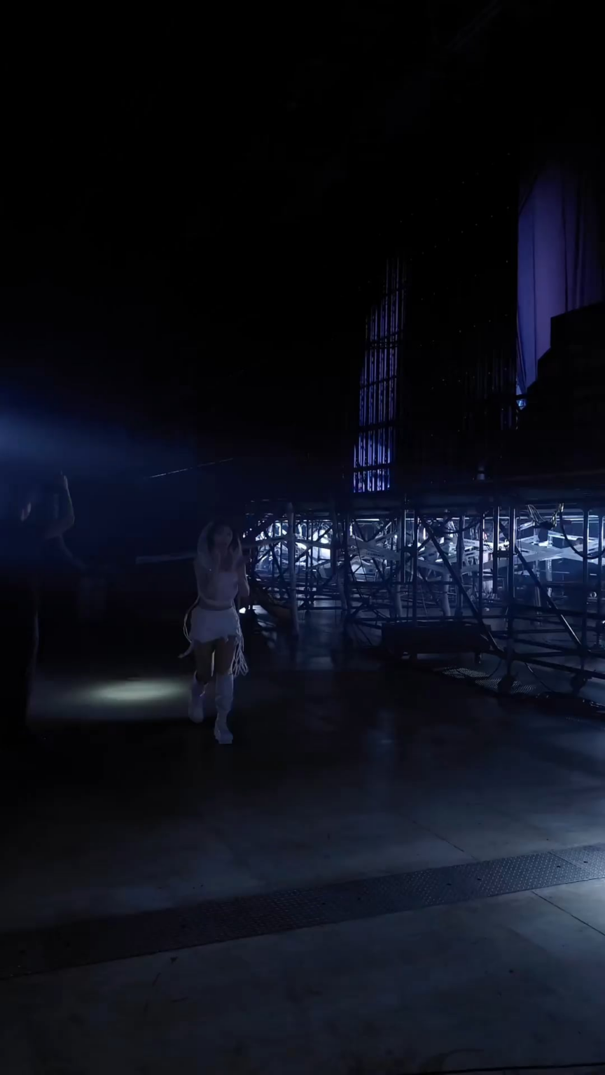 250607 Le Sserafim Tiktok Update - خلف مشاهد العظام الجيدة @ 2025 Le Sserafim Tour "Easy Crazy Hot" في Kitakyushu Day