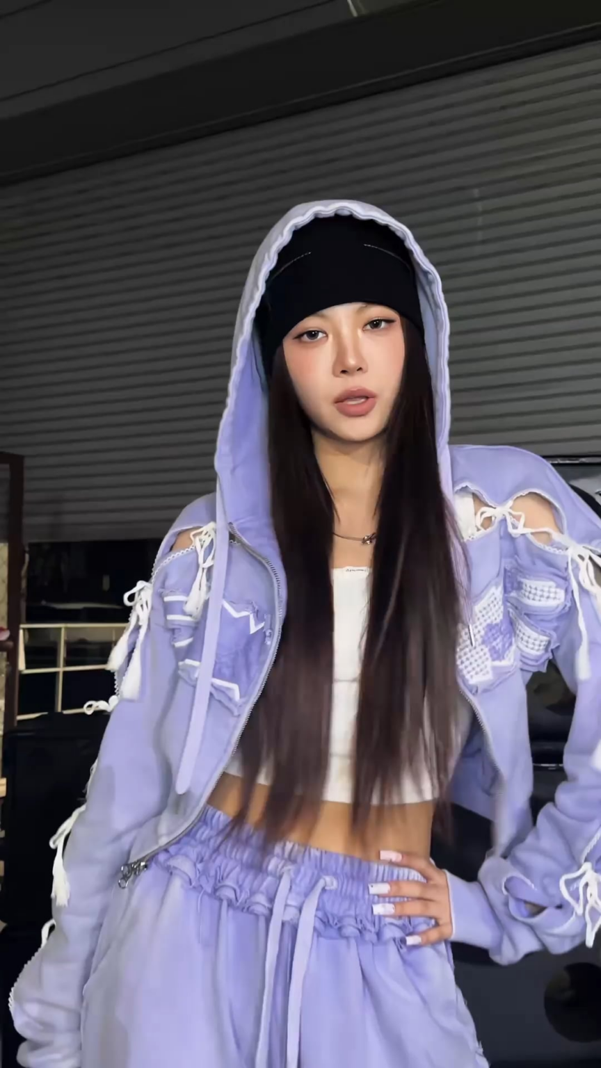 250609 Le Sserafim Tiktok Update مع Hong Eunchae - في أي لحظة ، كما تحب 🪽