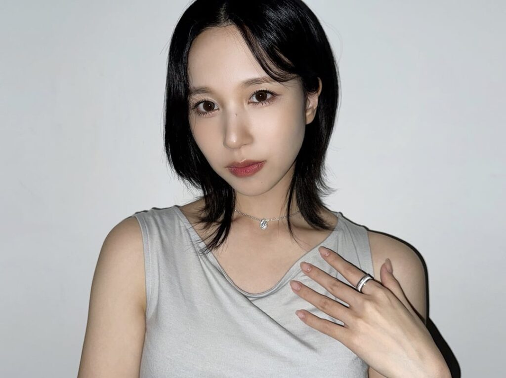 250624 MINA Instagram Update - مجوهرات Boucheron المفضلة لدي ، إنها رائعة لارتداء الملابس ، بالإضافة إلى أنماط بسيطة وأزياء غير رسمية ، وهم يسيرون بشكل جيد مع أي مناسبة ويخرجون فرديك - حاولت تنسيق مزيج من Quatre و Serpent Bohème ♡ boucheron