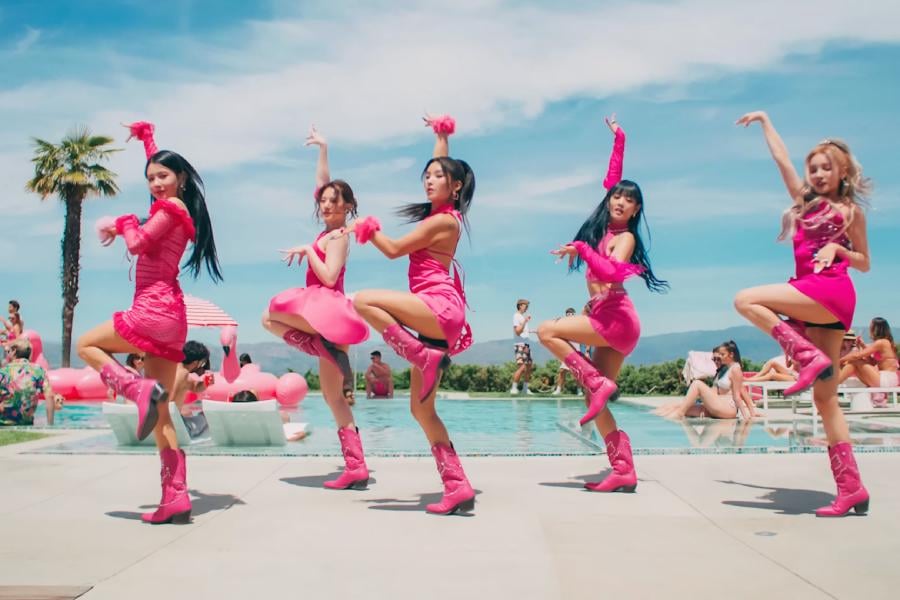 يصبح "Queencard" الخاص بـ I-Red أول MV ليصل إلى 400 مليون مشاهدة