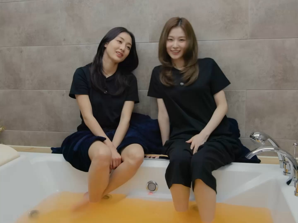 250613 - Jihyo و Sana في نهاية تاريخ سبا