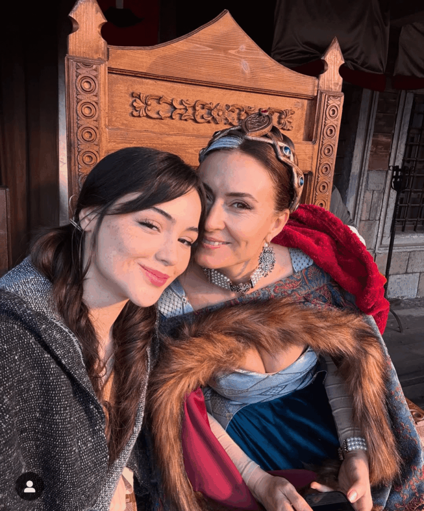 Derya Pınar Ak ve Ceyda Düvenci