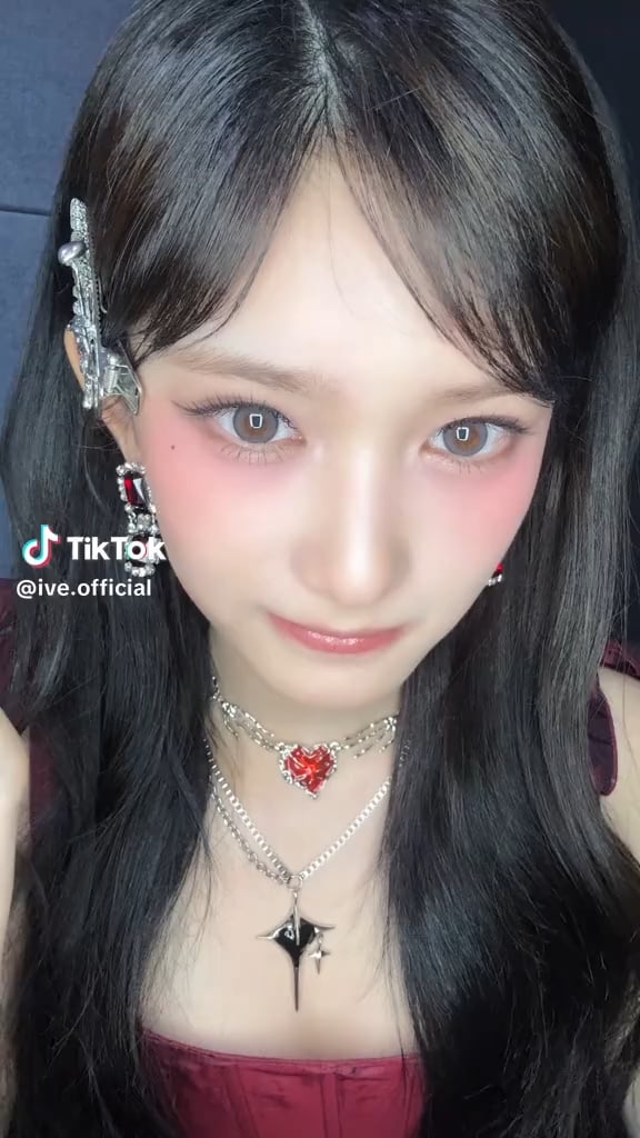 250609 ive تحديث Tiktok الرسمي مع Leeseo - Love Aba Aba 🧛‍♀🖤