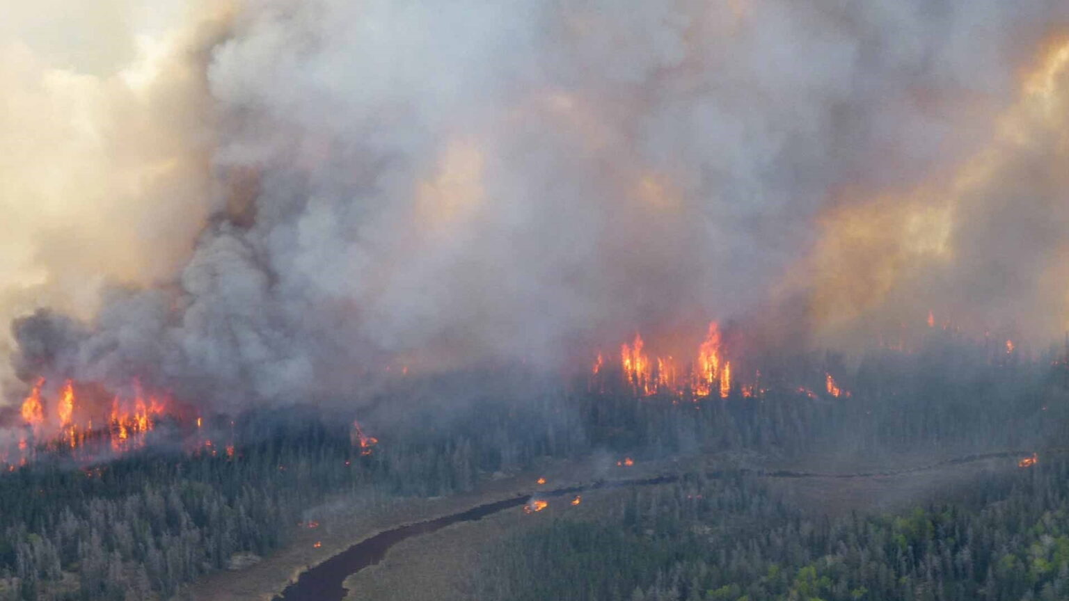 دخان حرائق كندا يصل إلى أجواء شمال غرب أوروبا