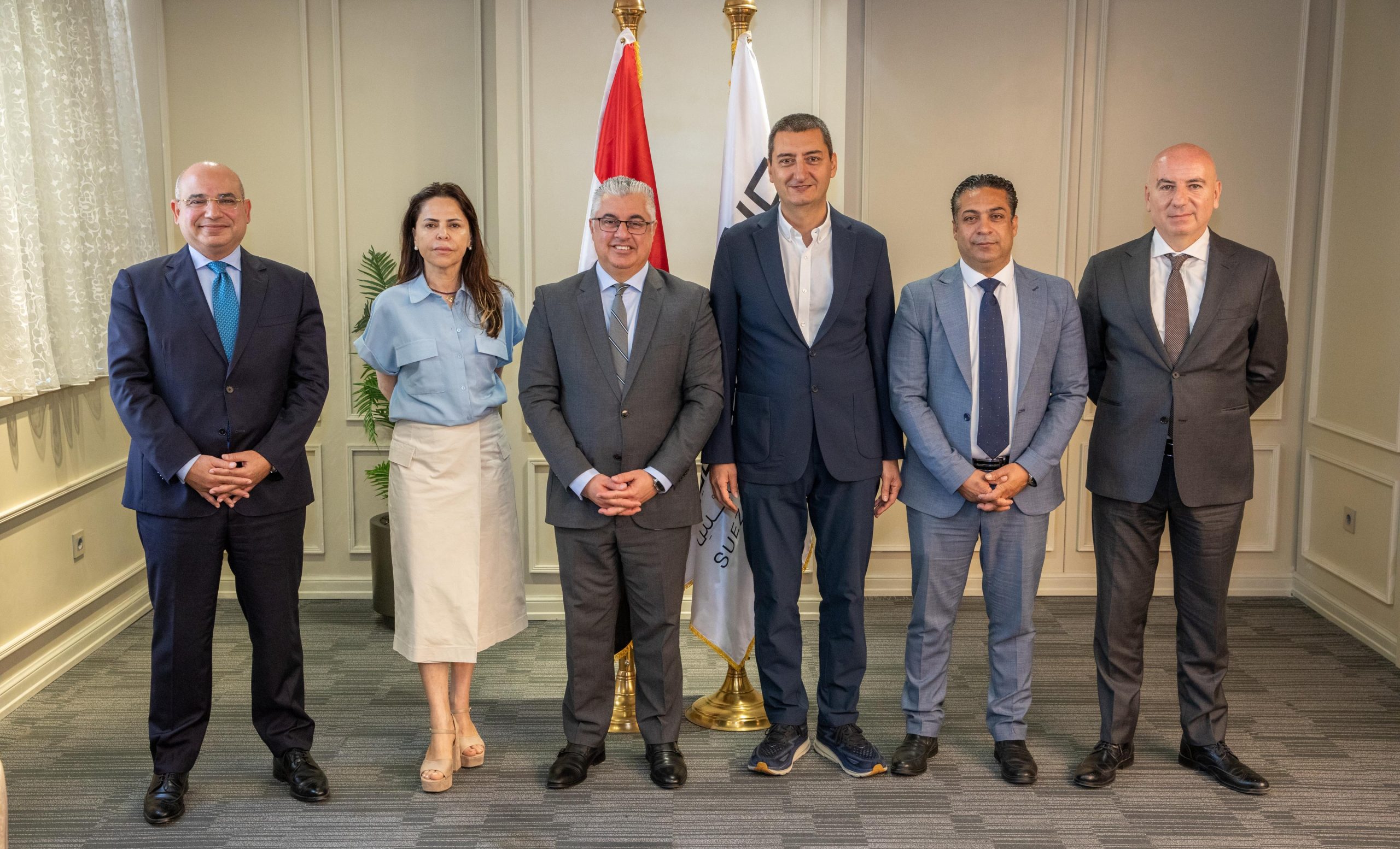 جانب من التوقيع