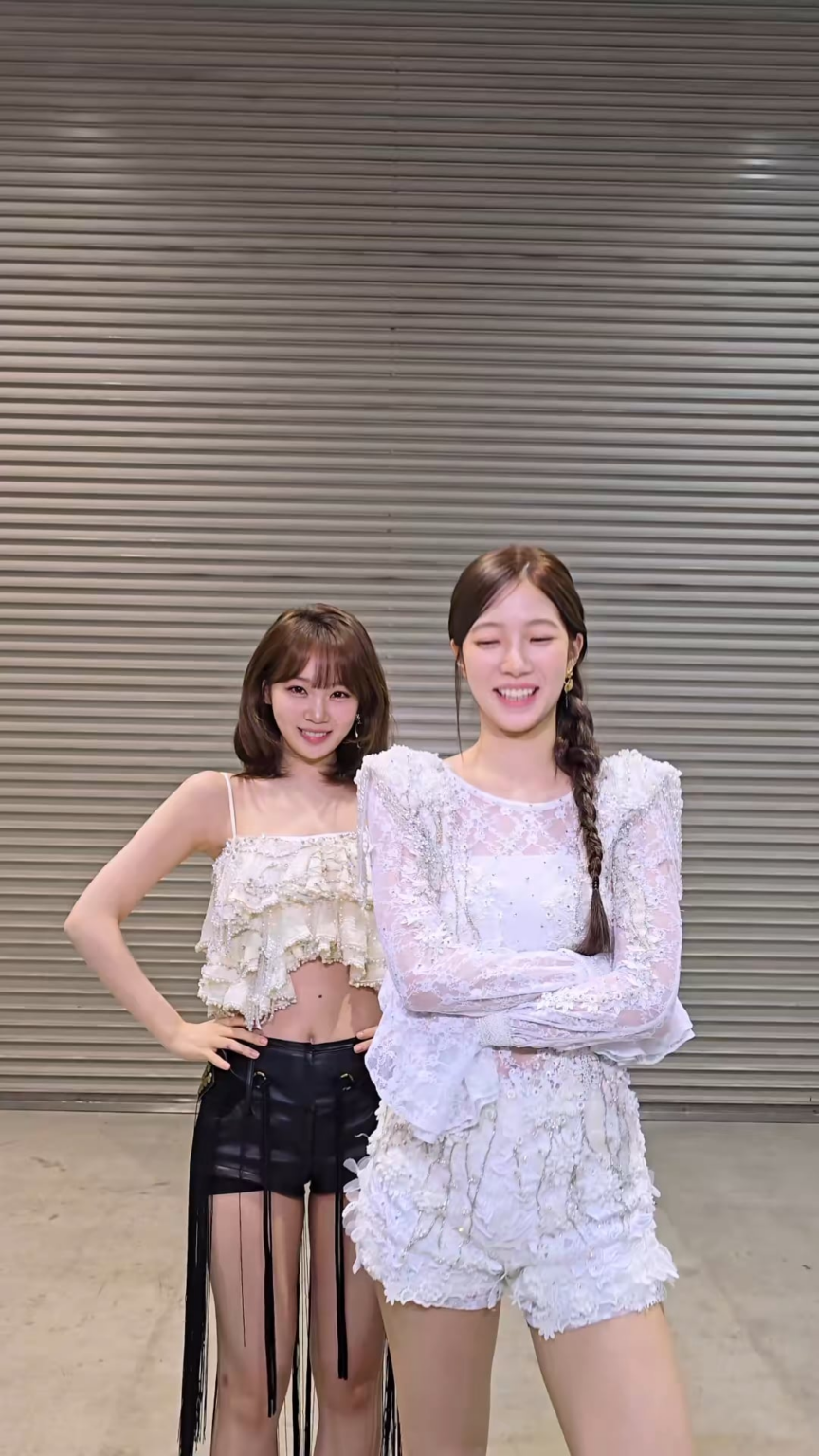 250610 Le Sserafim Tiktok Update مع Kim Chaewon & Kazuha - إنه فقط أنا على أي حال 😏💞
