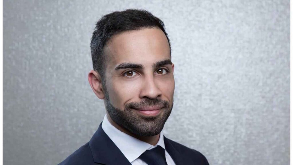 علي الديلمي أول خليجي يحصد جائزة "توني" العالمية – إرم نيوز علي الديلمي أول خليجي يحصد جائزة "توني" العالمية - إرم نيوز