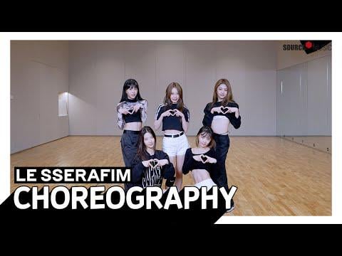 أهلاً! هل يمكن أن تخبرني من هو من قبل الفساتين؟