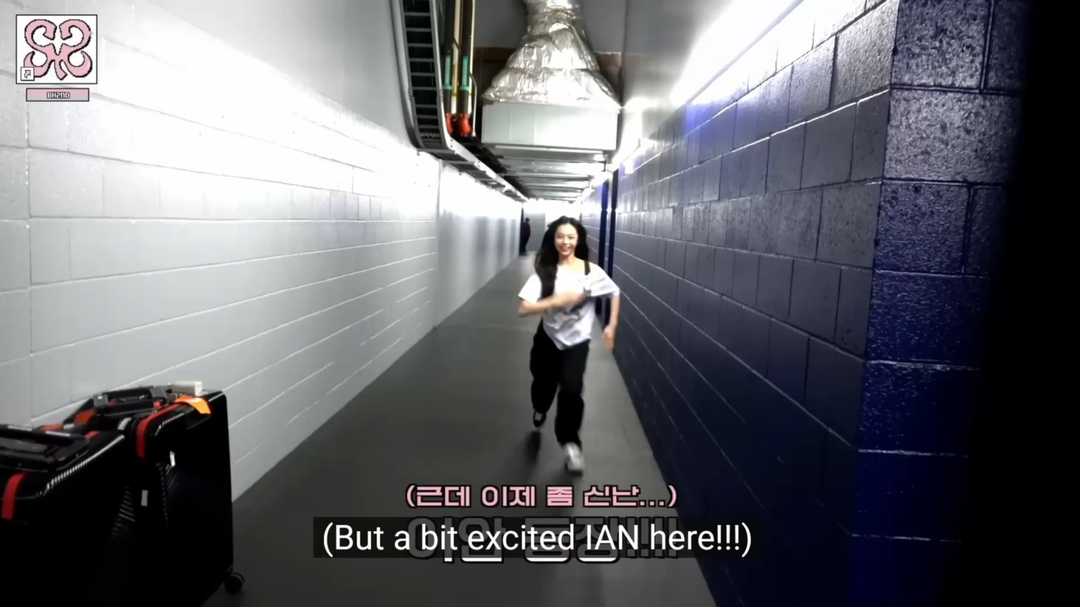 250619 Karina - Smtown Live 2025 in LA Behind (مع Hearts2Hearts Ian)