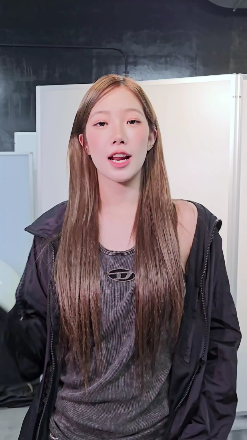 250617 le sserafim tiktok تحديث مع Miyawaki Sakura & Kazuha - كيف هي Vibe المختلفة؟ 🎀