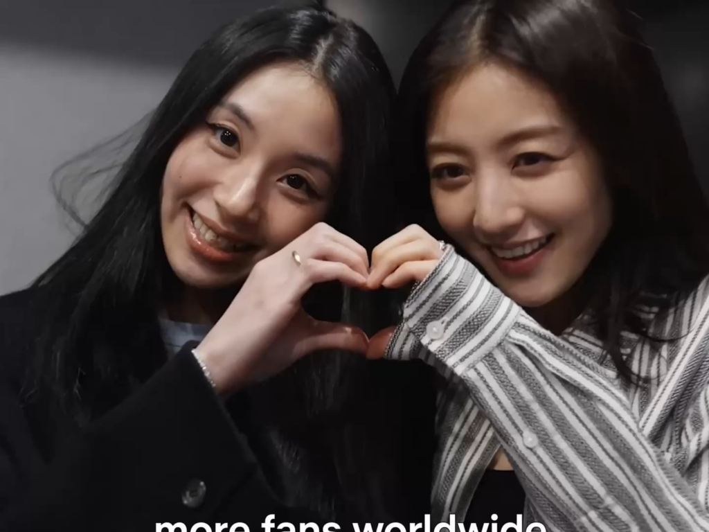 250618 - Chaeyoung و Jihyo يصنعان قلبًا