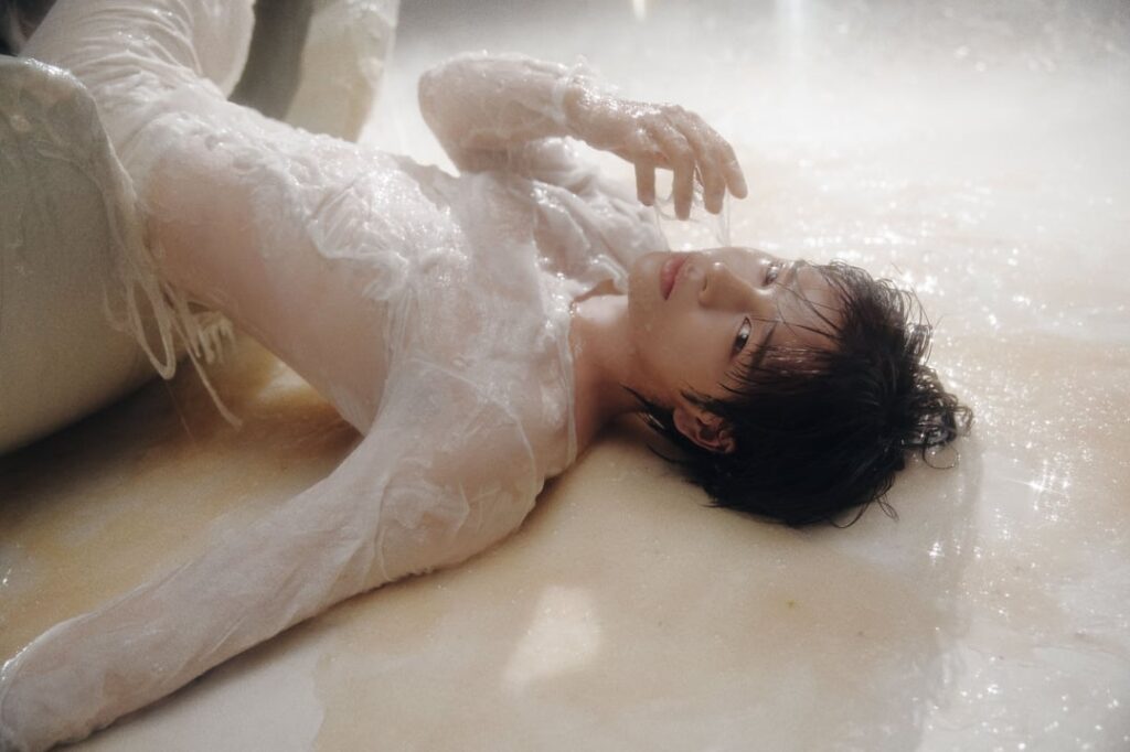 الشرف - الألبوم الثاني: Dare to Crave (Concept Photo - 0 Ver.)