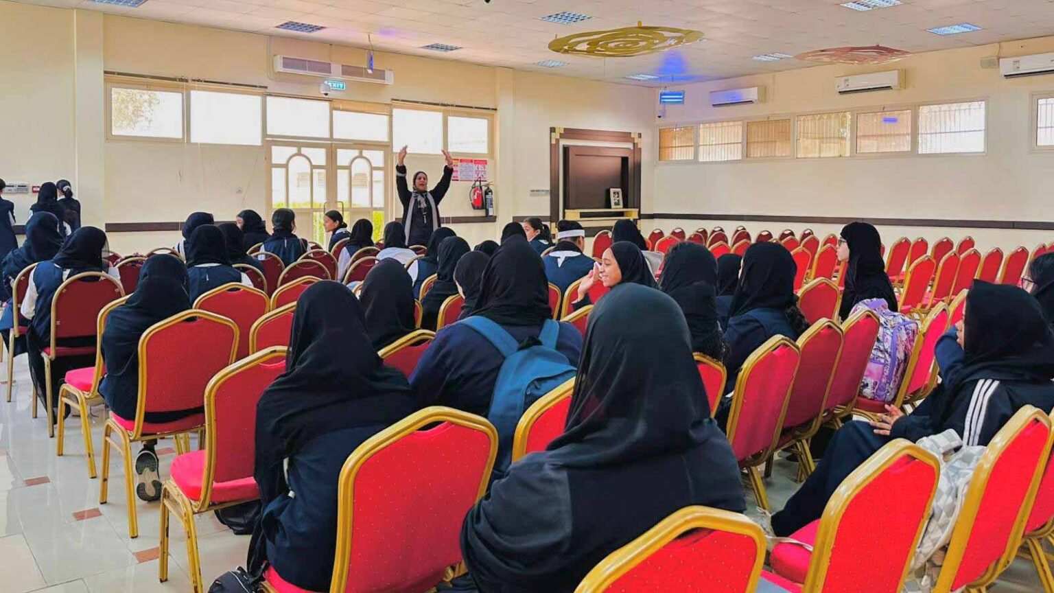 أولياء الشارقة ينظم ورشة تحفيزية للطالبات قبل الاختبارات النهائية أولياء الشارقة ينظم ورشة تحفيزية للطالبات قبل الاختبارات النهائية