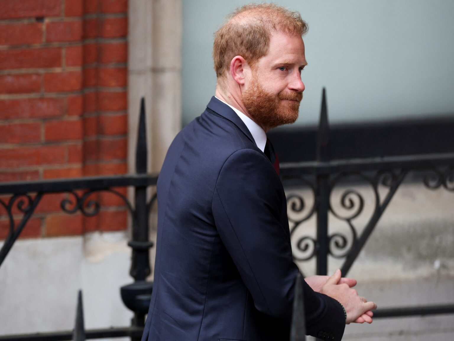 الأمير هاري كان سيحمل لقب أمه ديانا بسبب مشكلة جوازيْ سفر | سياسة