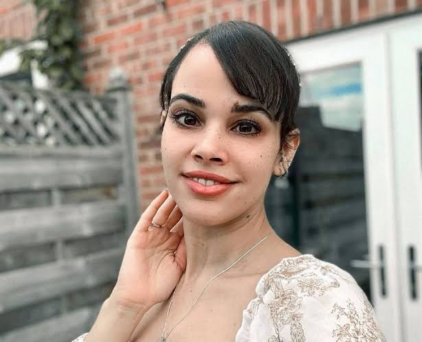 ابنة عمرو دياب تدعم والدها بعد شائعات “التوتر”.. وتجدد الحديث عن إصابتها بمتلازمة أسبرجر ابنة عمرو دياب تدعم والدها بعد شائعات “التوتر”.. وتجدد الحديث عن إصابتها بمتلازمة أسبرجر