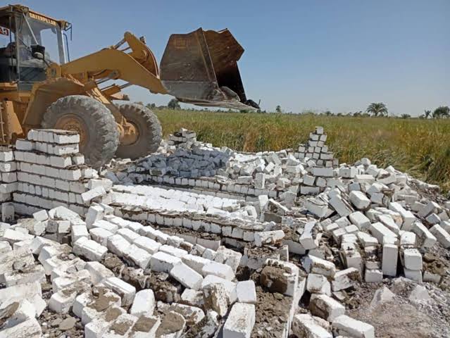 الإسكان تسمح بتعديل نشاط الأحواش الزراعية بنسبة بناء 15%.. وتقنين الأوضاع حتى أول أغسطس الإسكان تسمح بتعديل نشاط الأحواش الزراعية بنسبة بناء 15%.. وتقنين الأوضاع حتى أول أغسطس