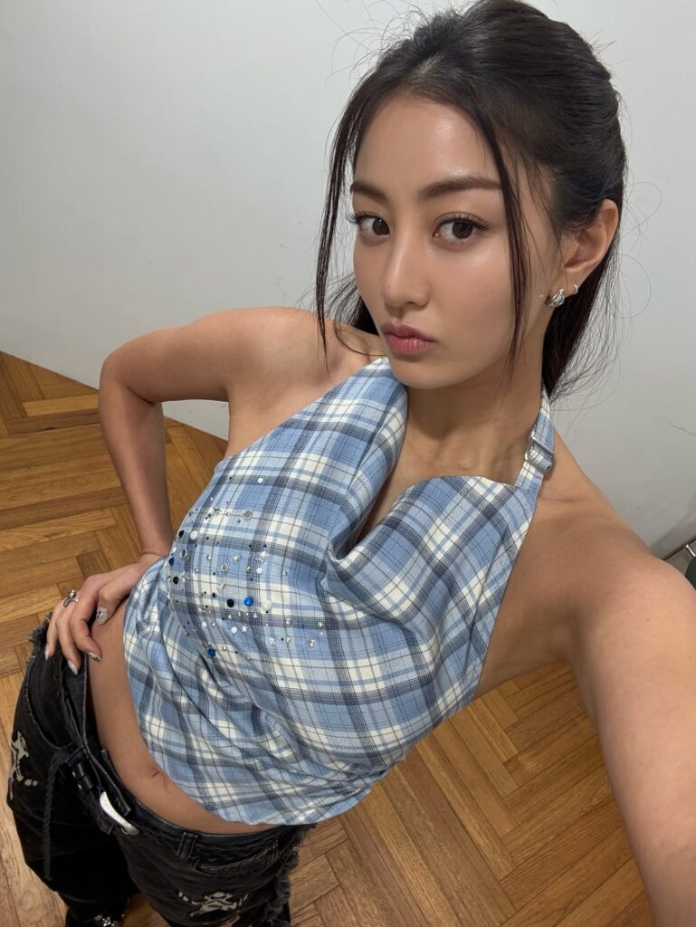 250628 تحديث Jihyo Instagram - Jihyo تبدو جميلة