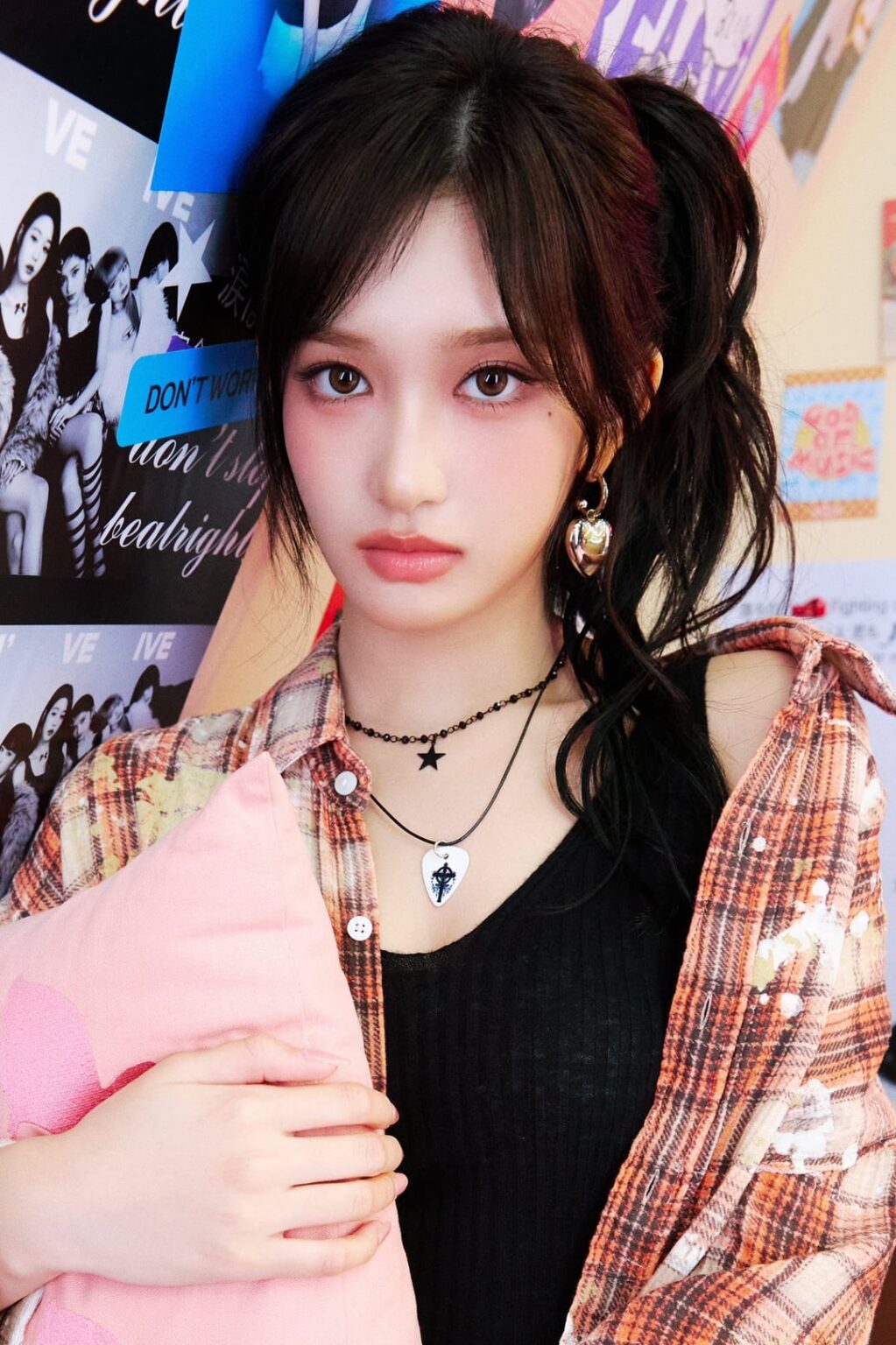 Ive - اليابان الثالث EP: BE MEAR (Concept Photo 2 - Leeseo ، Liz)