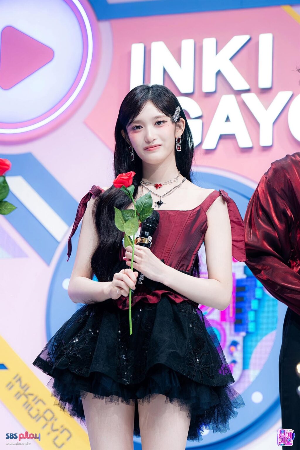 250612 MC LEESEO @ SBS Inkigayo (خلف الصور الفذ. MCS MOON SEONGHYUN & ZEROBASEONE YUJIN) (250608)