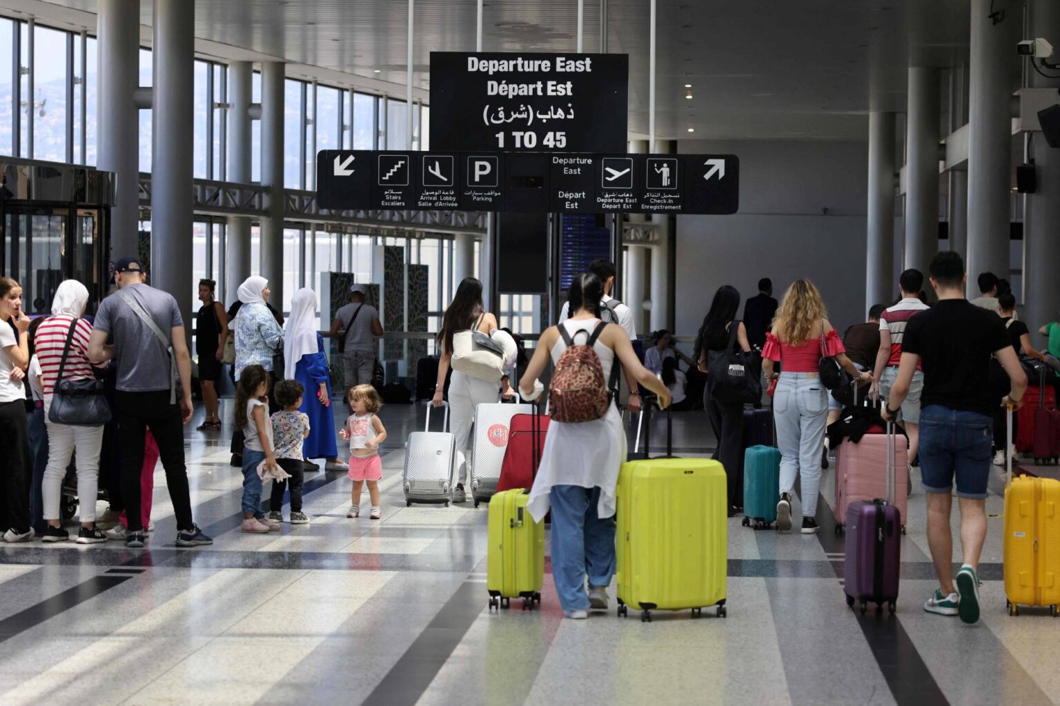 إقتصاد لبنان وحرب إسرائيل- إيران: وداعاً للسياحة والاستثمارات إقتصاد لبنان وحرب إسرائيل- إيران: وداعاً للسياحة والاستثمارات