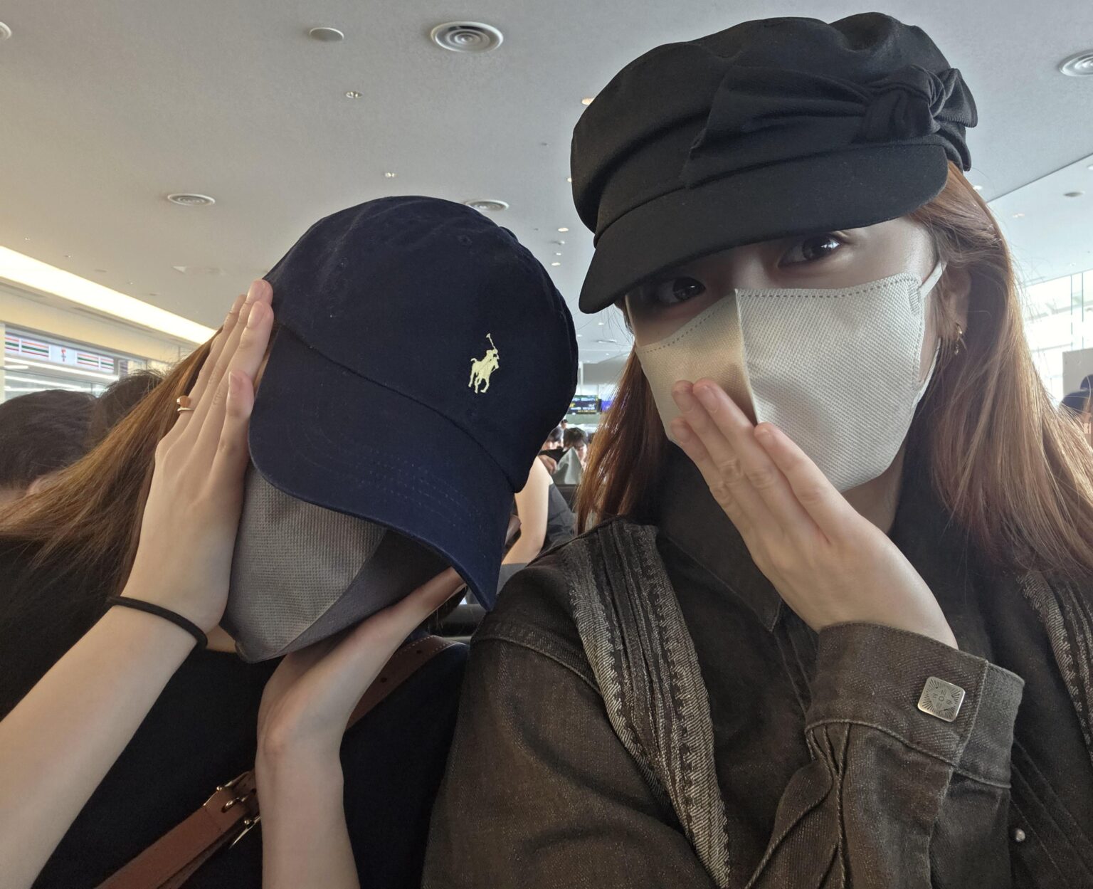 250630 Huh Yunjin Weverse Update مع Kim Chaewon