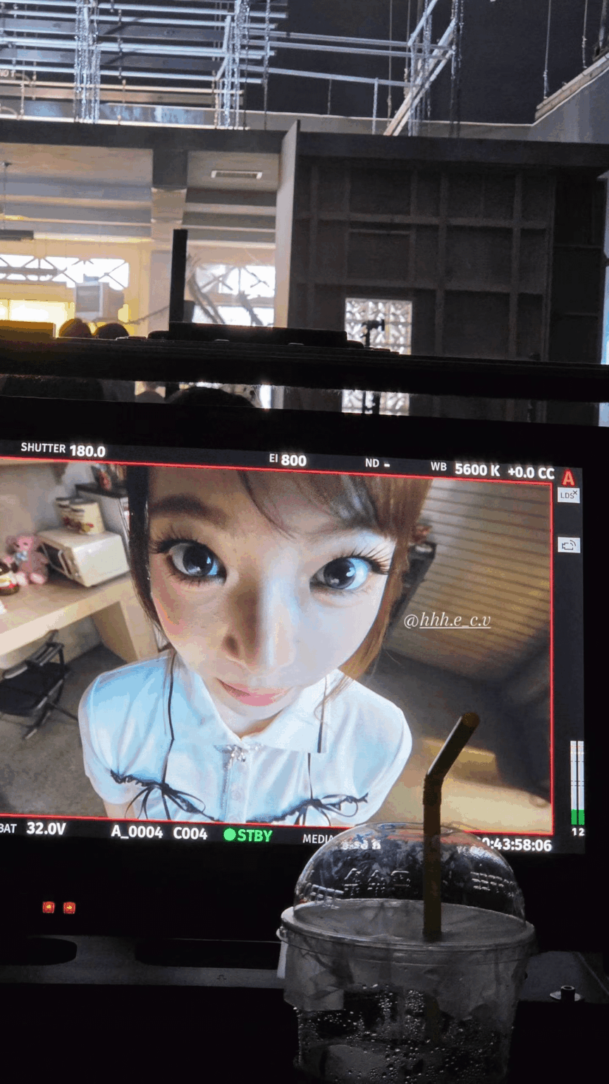 250610 Huh Yunjin Instagram Stories Update with Hong Eunchae