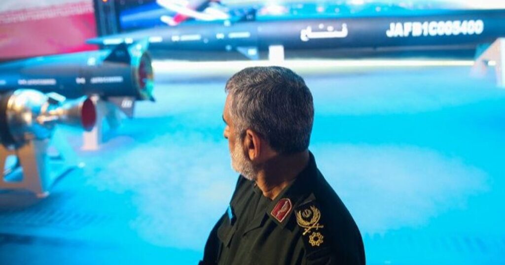 الحرس الثوري يعلن قصف إسرائيل بصواريخ “فتاح” فرط صوتية حرب إسرائيل وإيران.. هجمات المسيّرات تعيد رسم قواعد الدفاع الجوي