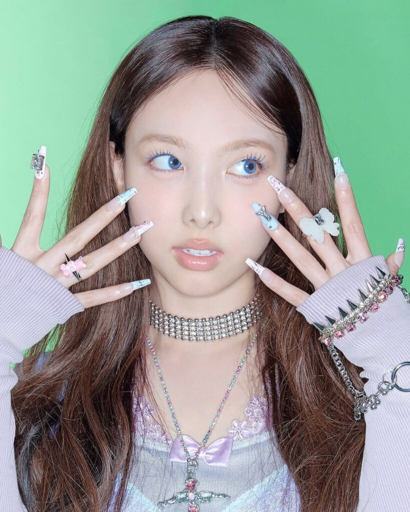 250630 Eyesmag Instagram Update - ألبوم مرتين مرتين العادي [THIS IS FOR]تم إصدار مضايقات فردية. من شعر Tzuyu الوردي إلى شعر Chaeyoung غريب العينين ، السلطة الأصلية على الشعر الوردي.