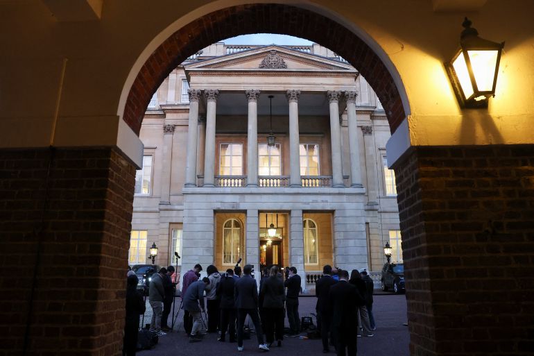Members of the media gather outside Lancaster House, on the second day scheduled for trade talks between the U.S. and China, in London, Britain, June 10, 2025. REUTERS/Toby Melville