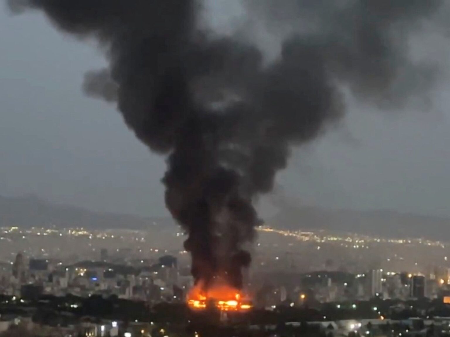 إسرائيل تقصف مواقع بإيران وطهران تقدم عرضا للعملاء | أخبار إسرائيل تقصف مواقع بإيران وطهران تقدم عرضا للعملاء | أخبار