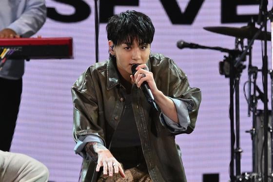 سبعة ، أخيرًا: من العسكري ، لم شمل BTS في خاتمة جولة J-Hope's World