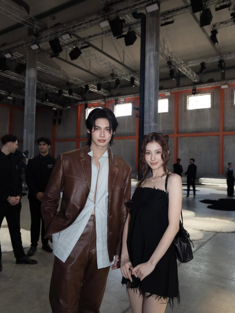 250623 فوز الممثل التايلاندي Metawin Instagram مع Sana - من ميلانو ، مع برادا.