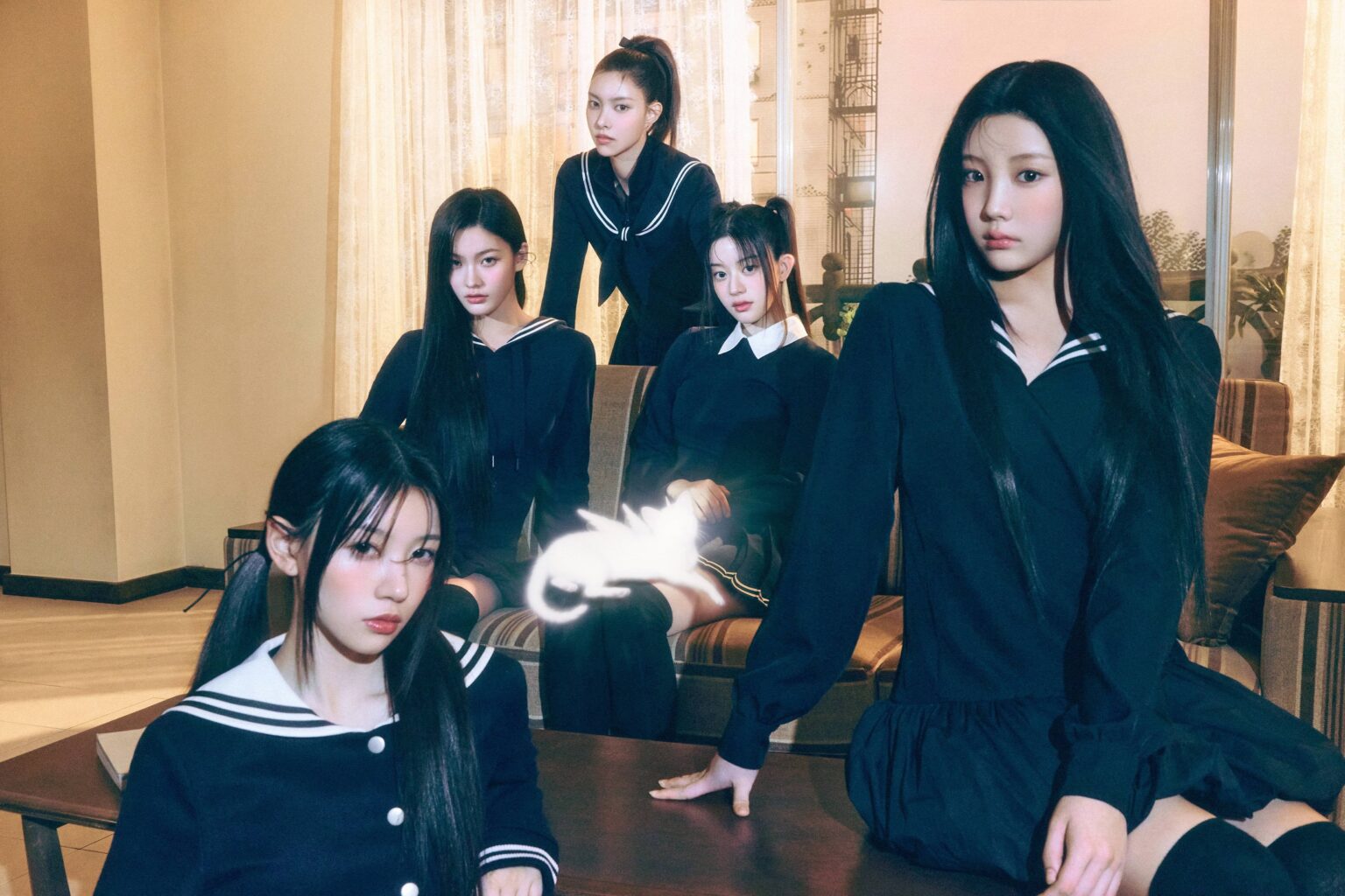 INLIT - الألبوم المصغر الثالث: BOMB (Concept Photo - Magic Bomb Ver.)