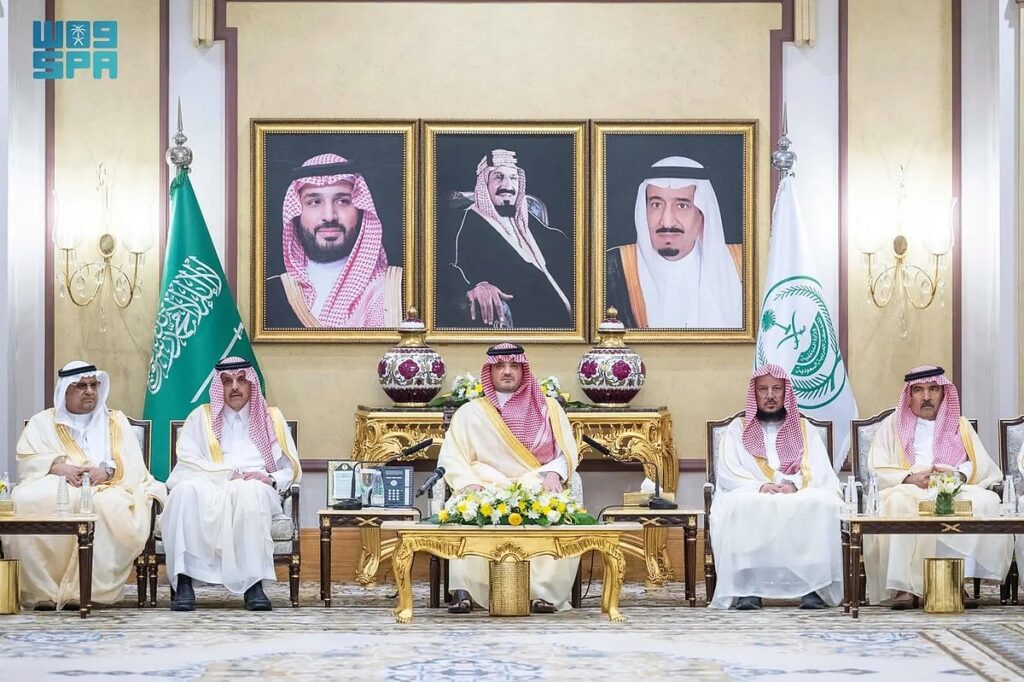 الأمير عبدالعزيز بن سعود يلتقي كبار مسؤولي وزارة الداخلية وقادة القطاعات الأمنية وقوات أمن الحج والقوات المساندة الأمير عبدالعزيز بن سعود يلتقي كبار مسؤولي وزارة الداخلية وقادة القطاعات الأمنية وقوات أمن الحج والقوات المساندة