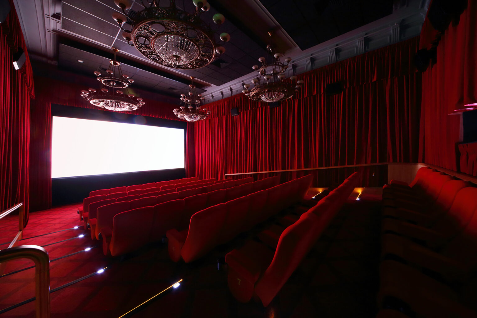 كيف يبدو واقع السينما ومنصات البث في روسيا تحت سيف العقوبات؟ | فن كيف يبدو واقع السينما ومنصات البث في روسيا تحت سيف العقوبات؟ | فن