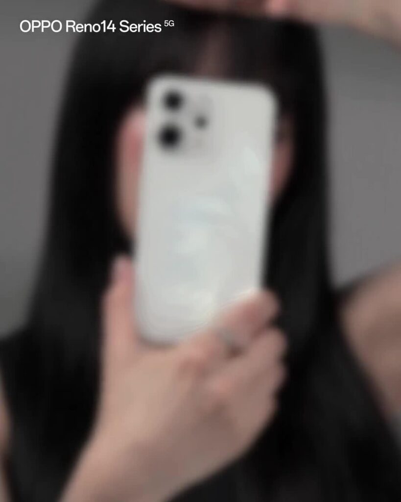 أزعجت ميني مثل "Reno Flash Girl" من Oppo Thailand لسلسلة Oppo Reno14 5G