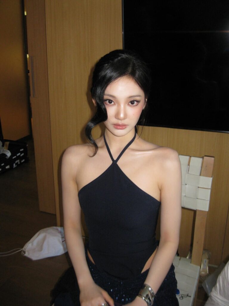 250607 مصمم Mark Gong Rednote تحديث مع Ningning