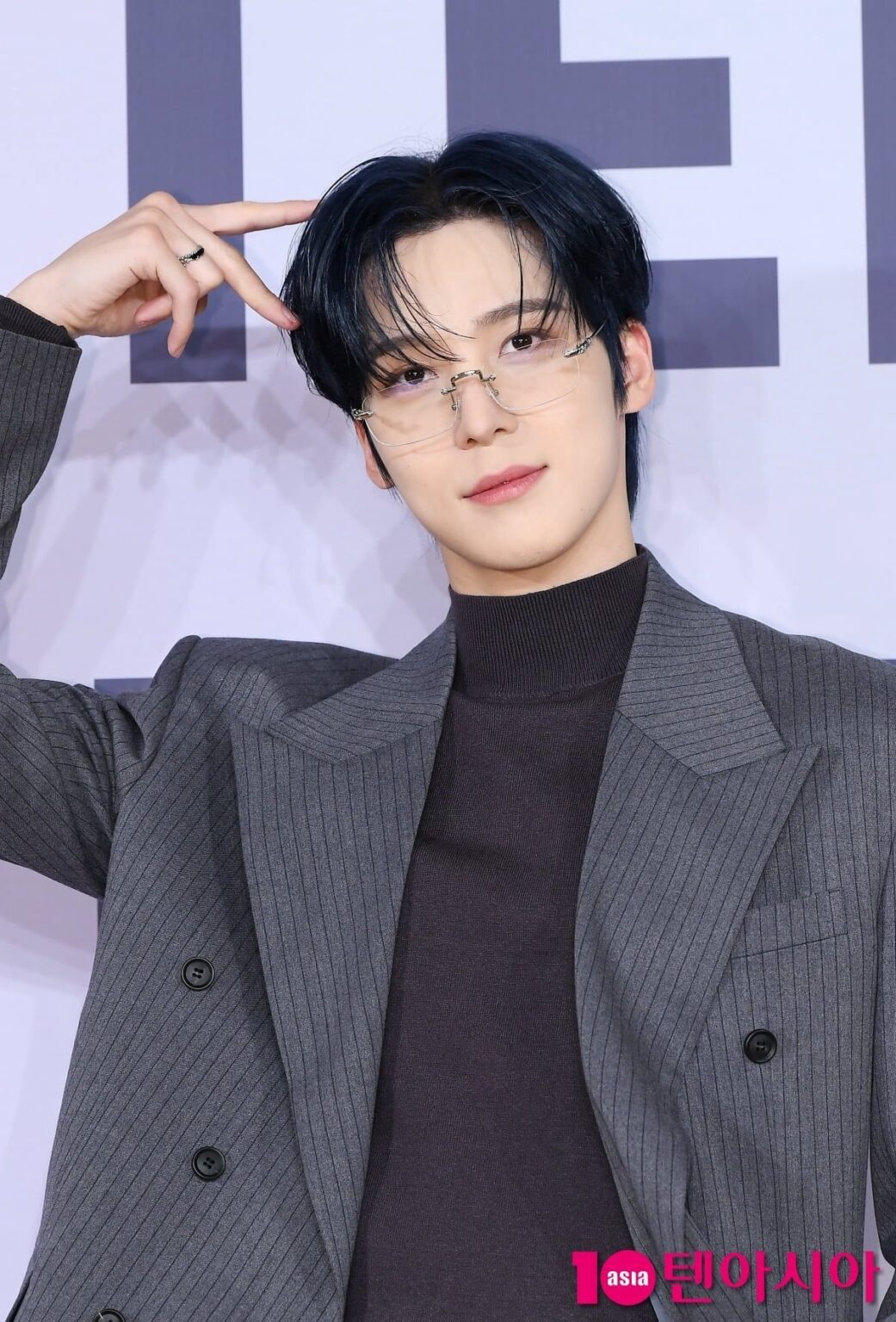 Ateez Yunho يلقي دراما قصيرة الشكل للاحتفال بالذكرى العشرين لبرنامج تنوع MBC "Infinite Challenge"