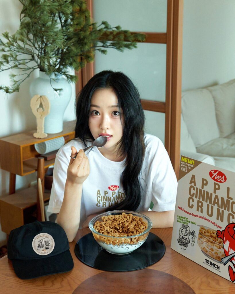 YVES - جولة منفردة الأولى: "Apple Cinnamon Crunch" (إصدار Vinyl + Merchandise - صورة دعابة مسبق D -2)
