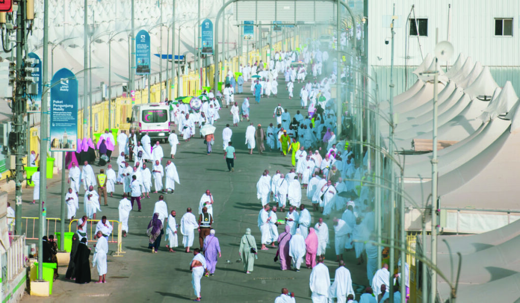 السعودية تبتكر مادة لتبريد طرق المشاعر المقدسة.. موعد التطبيق السعودية تبتكر مادة لتبريد طرق المشاعر المقدسة.. موعد التطبيق