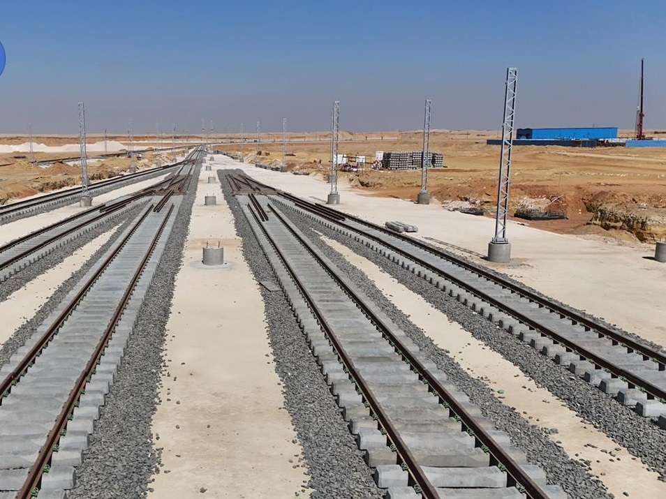 قضبان القطار الكهربائي السريع