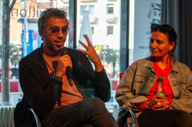 أثناء مناقشة عرضه في اللقاء المسرحي العربي الخامس بهانوفر