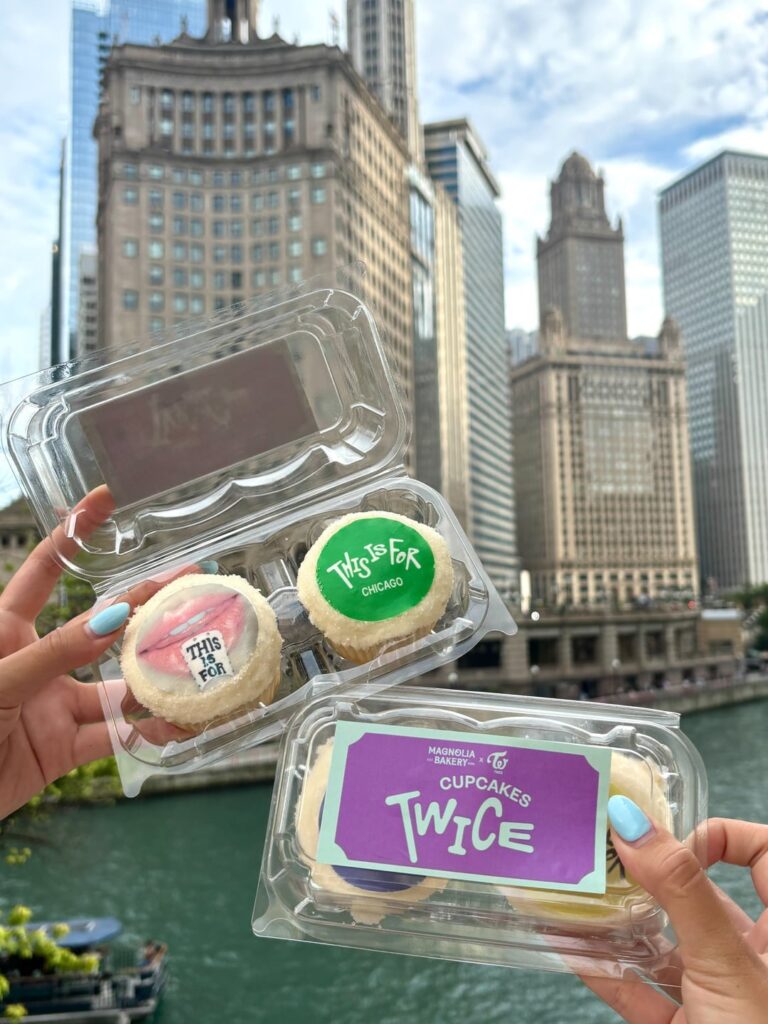 250729 تحديث Magnoliabakery Twitter - مرة واحدة ، نحن على استعداد لك في شيكاغو! من يوم الخميس 7/31 إلى الأحد 8/3 ، احتفل بتصميم عناوين Jypetwice في Lollapalooza وألبوم جديد "This Am For" مع وقت محدود في المتجر!