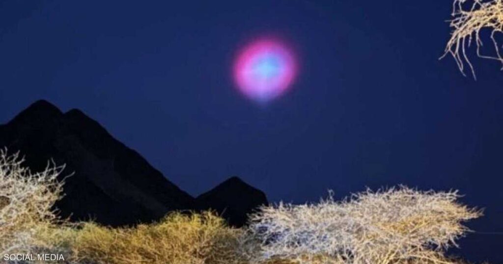 السعودية.. كشف سر "البقعة الوردية" في سماء جدة