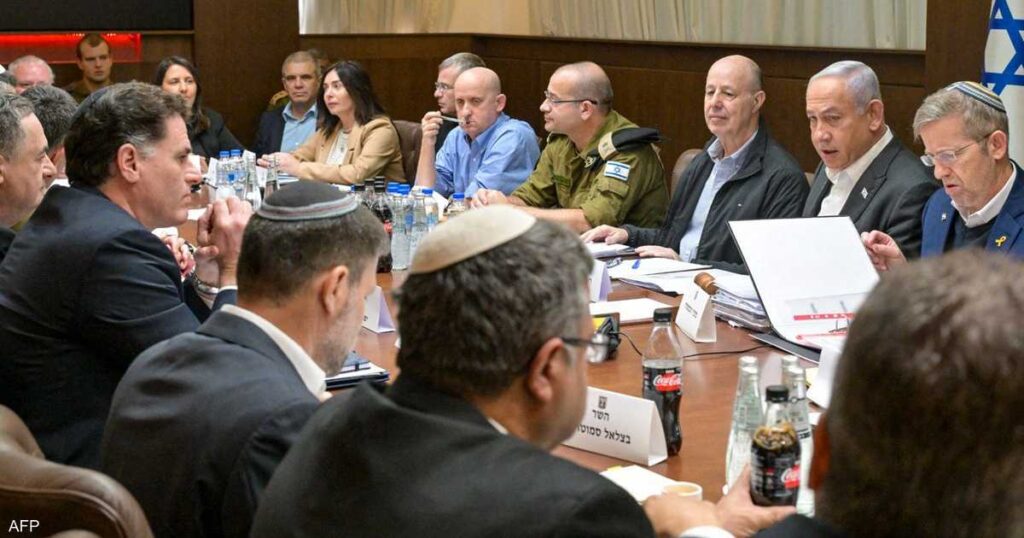صراخ و"طرق".. تفاصيل اجتماع نتنياهو ووزرائه لمناقشة صفقة غزة